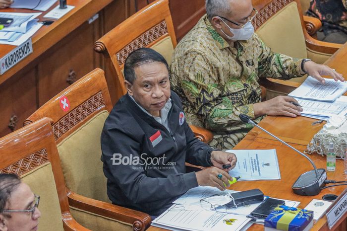 Menteri Pemuda dan Olahraga Republik Indonesia, Zainudin Amali, tampak menghadiri rapat di Gedung DPR RI, Jakarta, 8 November 2022.