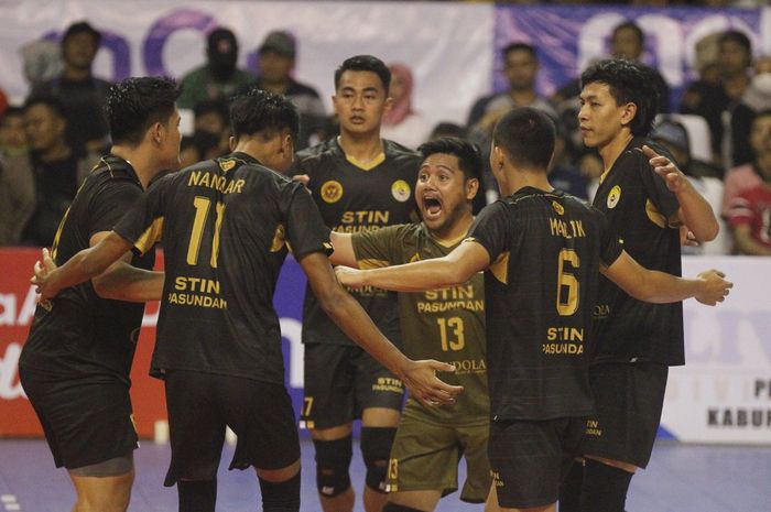 Tim bola voli putra STIN Pasundan Bandung dipastikan lolos ke grand final Livoli Divisi Utama setelah mengungguli BIN Samator 3-1 (25-21, 25-21, 25-23, 25-22) pada laga pemuncak hari kedua final four putaran kedua di GOR Ki Mageti Magetan, Rabu (9/11/2022).