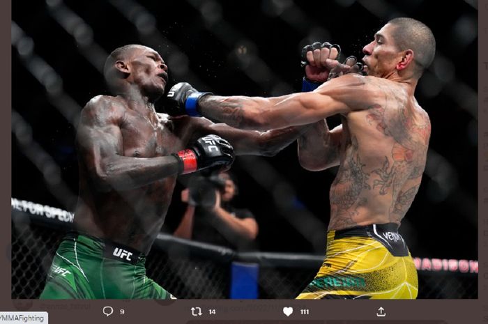 Israel Adesanya dikalahkan Alex Pereira dalam pertandingan gelar kelas menengah pada UFC 281 yang digelar di Madison Square Garden, New York, Amerika Serikat, 12 November 2022