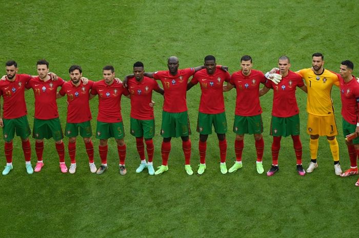 Cristiano Ronaldo (kanan) mengapteni timnas Portugal sebagai peserta Piala Dunia 2022 unggulan dari Grup H.