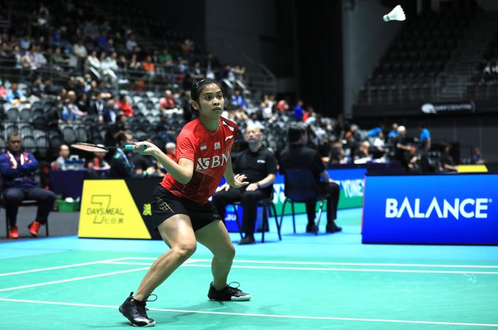 Aksi pebulu tangkis tunggal putri Indonesia, Gregoria Mariska Tunjung, pada babak 16 besar Australian Open 2022 di Quay Centre, Sydney, Kamis, 17 November 2022