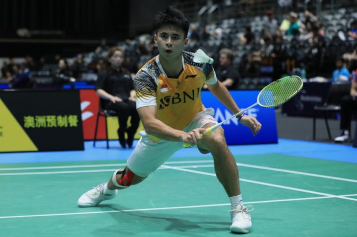 Pebulu tangkis tunggal putra Indonesia, Ikhsan Leonardo Imanuel Rumbay, pada babak perempat final Australian Open 2022 di di Quay Centre, Sydney, Australia, Jumat, 18 November 2022