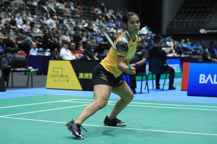 Aksi pebulu tangkis tunggal putri Indonesia, Gregoria Mariska Tunjung, pada babak perempat final Australian Open 2022 di Quay Centre, Sydney, Kamis, 18 November 2022