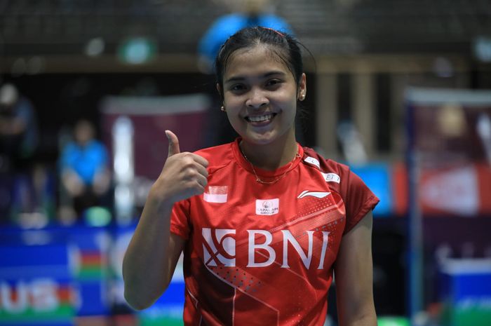 Pebulu tangkis tunggal putri Indonesia, Gregoria Mariska Tunjung, berpose setelah memastikan diri lolos ke final Australian Open 2022 di Quay Centre, Sydney, Australia, Sabtu (19/11/2022).