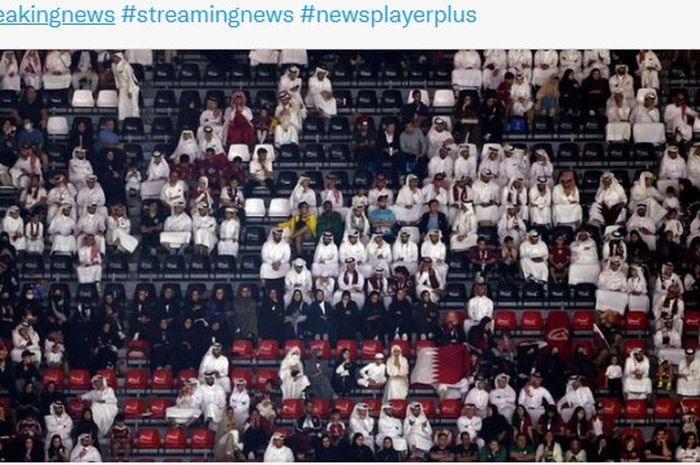 Ribuan kursi kosong di dalam Stadion Al Bayt selama pembukaan Piala Dunia antara Qatar dan Ekuador