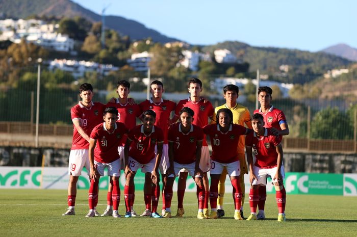 Skuad timnas U-20 Indonesia saat pertandingan uji coba melawan Malaga U-19 di Marbella Football Center Malaga, Spanyol, Rabu (23/11).