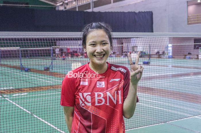 Atlet bulutangkis ganda campuran Indonesia, Pitha Haningtyas Mentari, sedang berfoto pose di Pelatnas PBSI, Cipayung, Jakarta Timur, 23 November 2022.