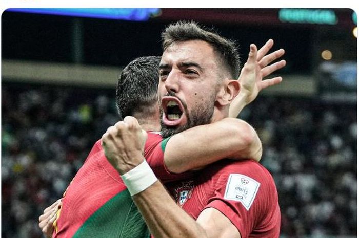 Pemain Timnas Portugal, Bruno Fernandes, melakukan selebrasi usai mencetak gol ke gawang Timnas Uruguay di laga Grup H Piala Dunia 2022.