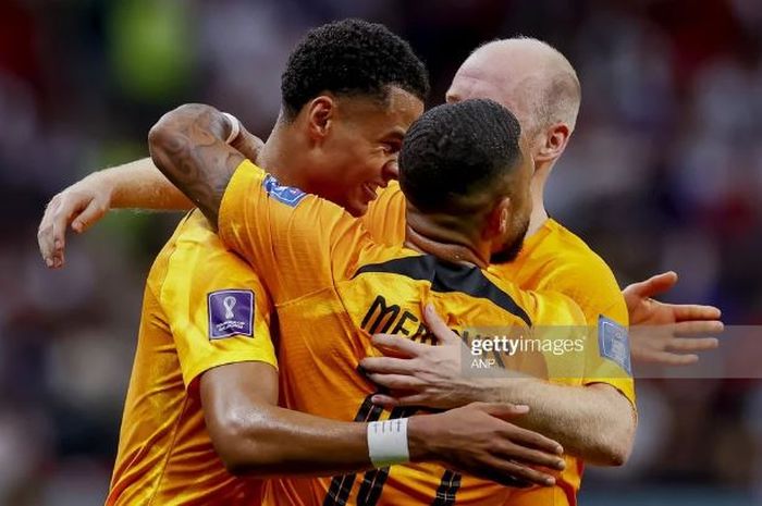 Pemain Timnas Belanda, Cody Gakpo, melakukan selebrasi bersama rekan setimnya usai mencetak gol ke gawang Timnas Qatar di laga Grup A Piala Dunia 2022.