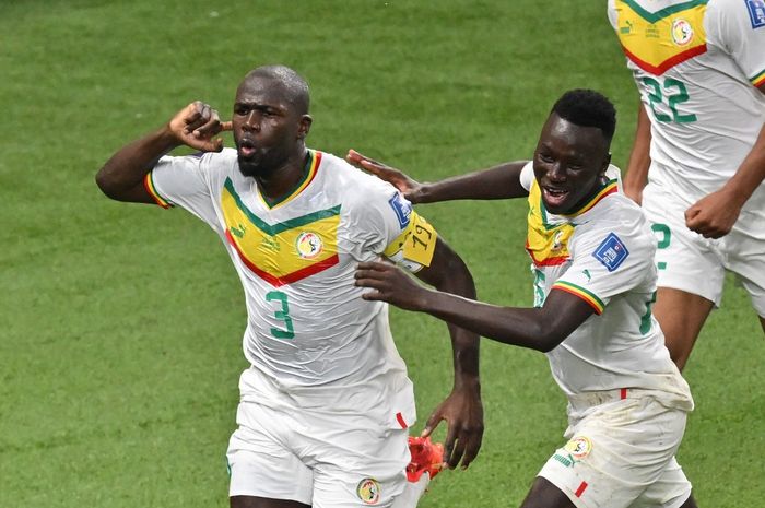 Kalidou Koulibaly (3) cetak gol penentu dalam duel timnas Ekuador vs Senegal di Grup A Piala Dunia 2022 di Khalifa International Stadium, Al Rayyan (29/11/2022).