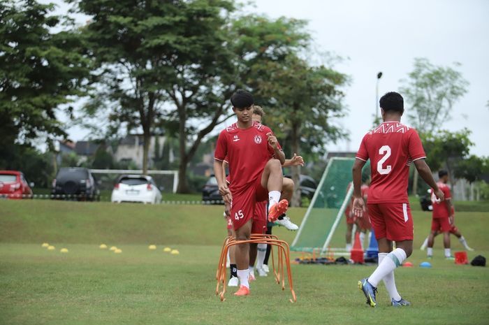 Striker timnas U-20 Indonesia, Hokky Caraka mulai menjalani latihan bersama PSS Sleman pada Rabu (30/11/2022).