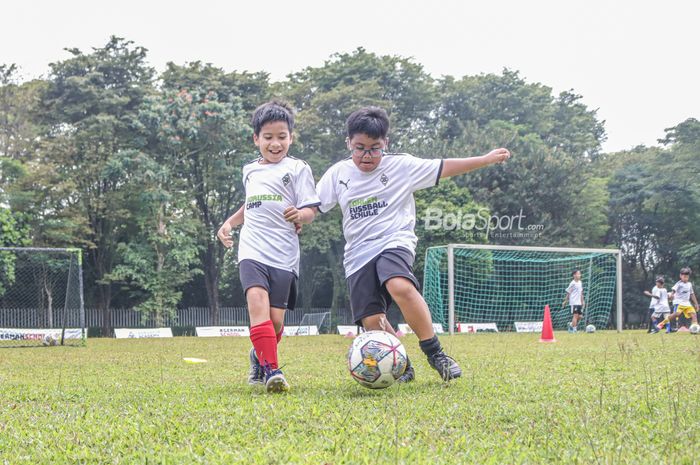 Suasana coaching clinic dalam agenda Borussia Academy Indonesia di German School, BSD, Tangerang Selatan, 4 Desember 2022.