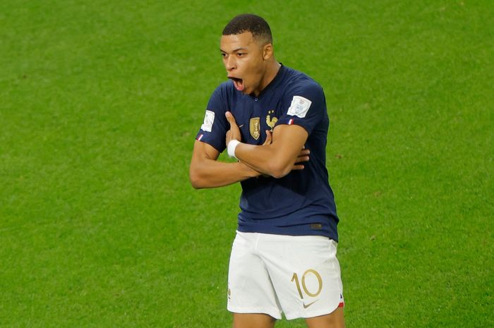 Kylian Mbappe rayakan gol dalam duel timnas Prancis vs Polandia pada laga Piala Dunia 2022 di Al Thumama Stadium, Doha (4/12/2022).