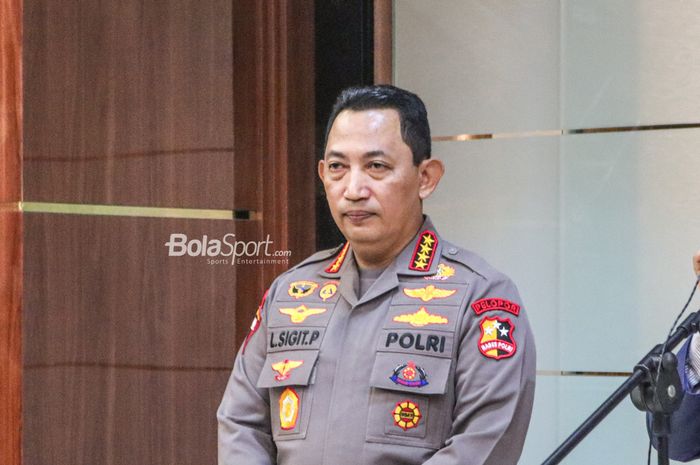 Kapolri Jendral Listyo Sigit Prabowo tampak hadir dalam sesi jumpa pers di Kantor Menko Polhukam, Monas, Jakarta, 5 Desember 2022.