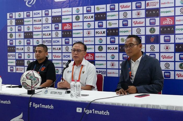 Ketua Umum PSSI, Mochamad Iriawan, menggelar sesi jumpa pers 