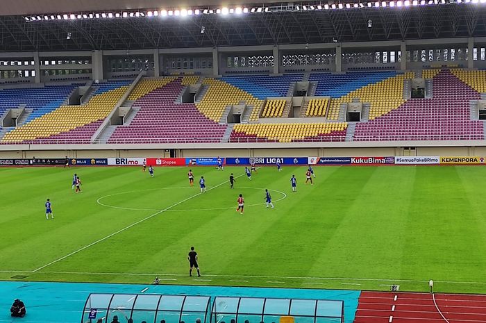 Suasana pertandingan pembuka lanjutan Liga 1 2022/2023 antara Madura United dan PSIS Semarang.