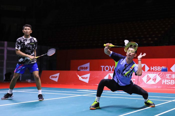 Pasangan ganda putra Indonesia, Fajar Alfian/Muhammad Rian Ardianto, saat menjalani latihan perdana jelang BWF World Tour Finals 2022 di Nimibutr Arena, Bangkok, Thailand, Senin (5/12/2022).