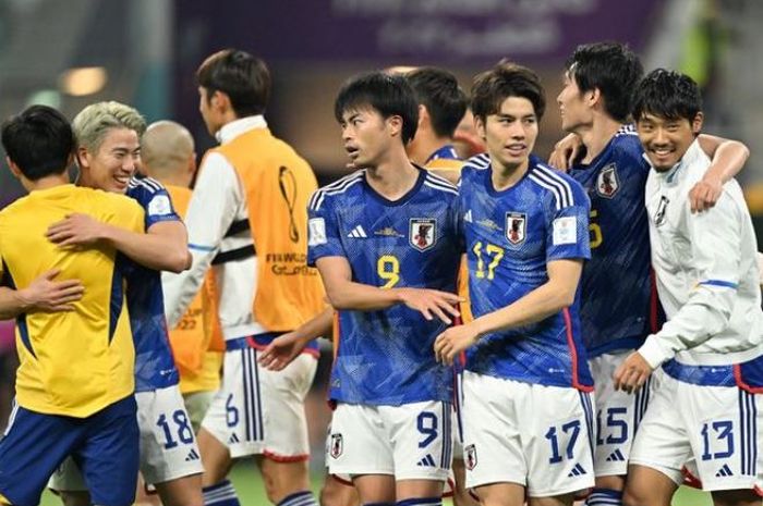 Dua pemain Timnas Jepang, Kaoru Mitoma dan Ao Tanaka.