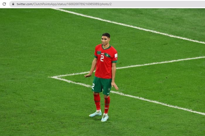 Bek timnas Maroko, Achraf Hakimi, saat melakukan selebrasi tarian penguin usai mengalahkan timnas Spanyol di babak 16 besar Piala Dunia 2022 di Education City Stadium, Selasa (6/12/2022).