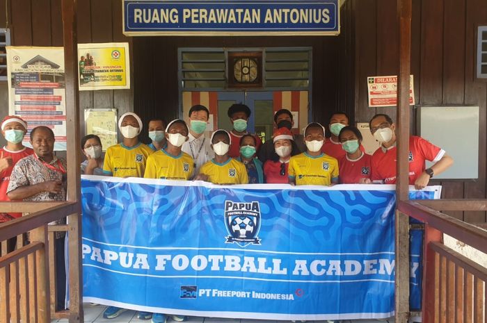 Kegiatan PFA Christmas Charity yang dilakukan Papua Football Academy pada Rabu (7/12/2022).