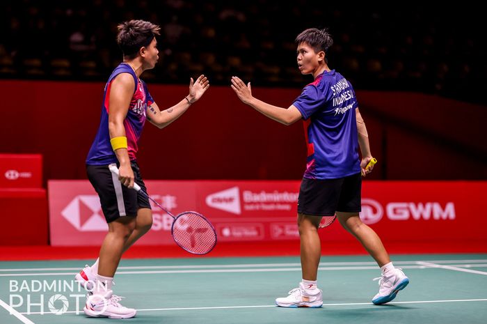 Pasangan ganda putri Indonesia, Apriyani Rahayu/Siti Fadia Silva Ramadhanti, menjadi pemuncak klasemen sementara Grup B BWF World Tour Finals 2022 setelah menang dua gim langsung atas wakil Malaysia, Pearly Tan/Thinaah Muralitharan.