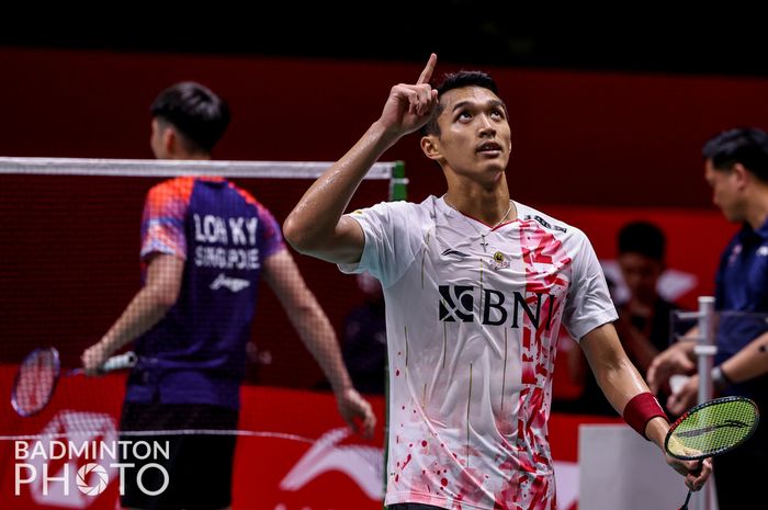 Selebrasi tunggal putra Indonesia, Jonatan Christie, usai mengalahkan Loh Kean Yew (Singapura) pada babak kedua babak penyisihan Grup B BWF World Tour Finals 2022, Kamis (8/12/2022)