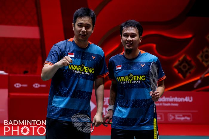 Ganda putra Indonesia, Mohammad Ahsan/Hendra Setiawan usai memenangi laga kedua babak penyisihan Grup B BWF World Tour Finals 2022, Kamis (8/12/2022)