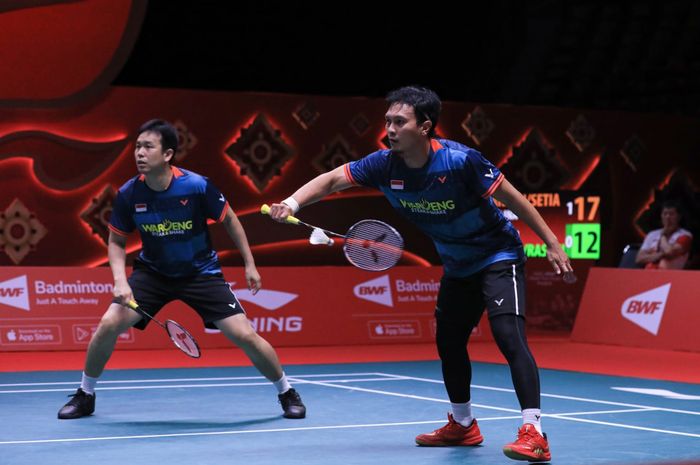 Pasangan ganda putra Indonesia, Mohammad Ahsan/Hendra Setiawan, pada laga kedua grup BWF World Tour Finals 2022 di Nimibutr Stadium, Bangkok, Kamis (8/12/2022).