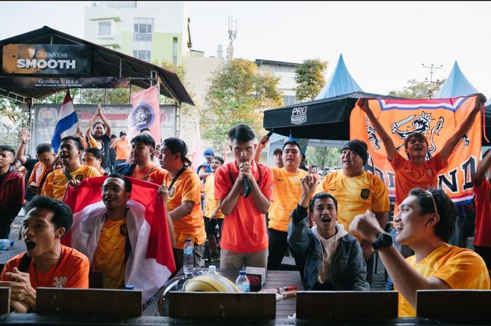 Suporter timnas Belanda di Manado