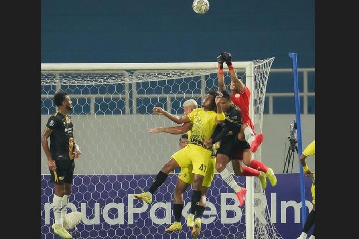 Suasana pertandingan Liga 1 pekan ke-13 antara Barito Putera melawan Dewa United di Stadion Jatidiri, Semarang, Minggu (11/12/2022) malam WIB.