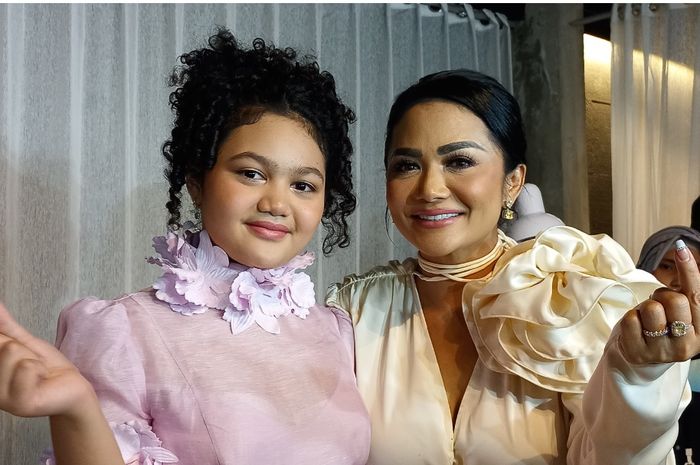 Amora Lemos dan Krisdayanti saat ditemui di Kemang, Jakarta Selatan, Senin (12/12/2022).