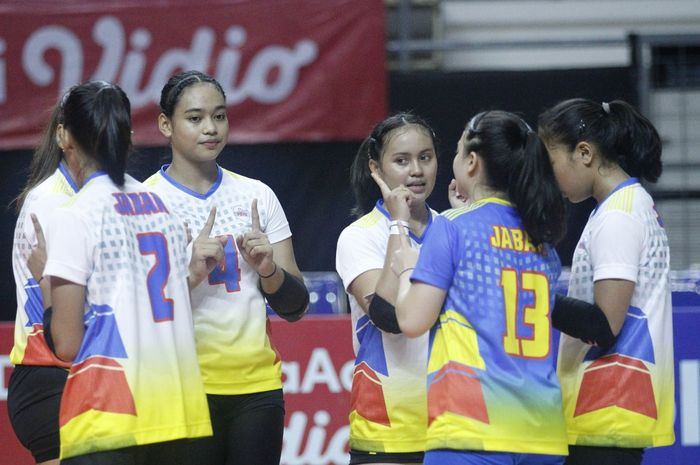 Tim putri Jabar memastikan maju ke semifinal Kejurnas Bolavoli Junior, usai mengalahkan Sumsel 3-0 di GOR Candradimuka Padepokan Voli Jenderal Polisi Kunarto, Sentul, Kabupaten Bogor, Rabu (14/12/2022).