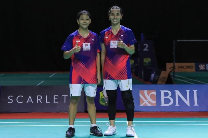 Pasangan ganda tim Mansion Exist Badminton Club, Felisha Alberta Nathaniel Pasaribu/Putri Larasati usai pertandingan babak semifinal Kejurnas Beregu Campuran Dewasa Antarklub PBSI 2022 di Pelatnas Cipayung, Jakarta Timur, Jumat (16/12/2022)