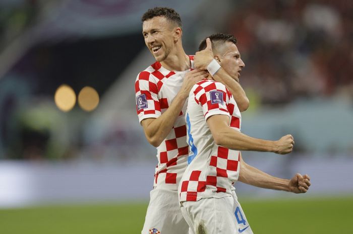 Ivan Perisic dan Mislav Orsic melakukan selebrasi. Cuma di bawah Lionel Messi, Perisic pemain terhebat ke-2 dalam 3 Piala Dunia usai Kroasia vs Maroko di Piala Dunia 2022.