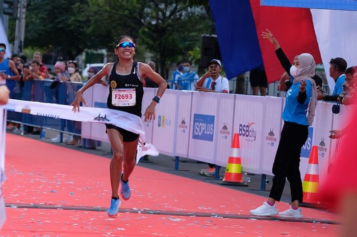 Perbarui Rekor, Pelari PORBIN Odekta Elvina Juarai Lari Semarang 10K.