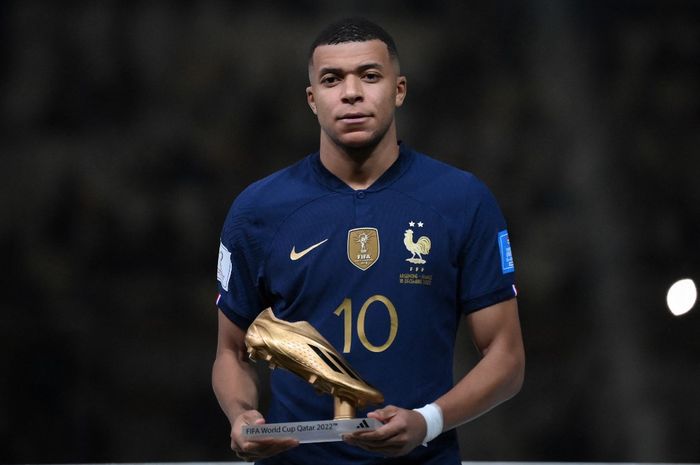 Kalau jadi pindah ke Real Madrid, Kylian Mbappe harus merelakan gaji kelas sultan yang dia terima di PSG saat ini.