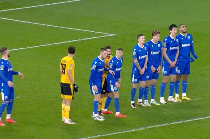 Bek timnas Indonesia, Elkan Baggott bermain 90 menit saat Gillingham FC takluk 0-2 dari Wolves pada babak keempat Piala Liga Inggris, Selasa (20/12/2022).