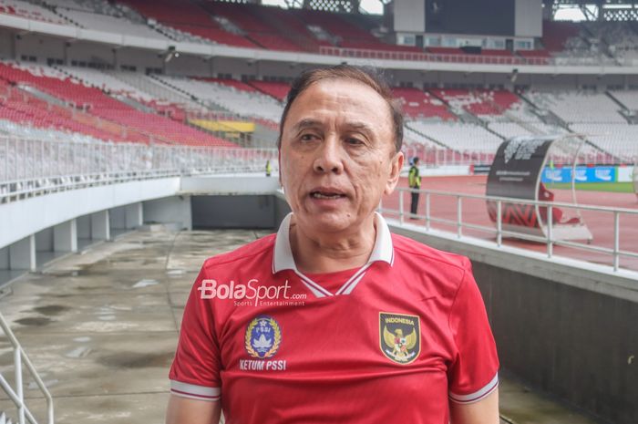 Ketua Umum PSSI, Mochamad Iriawan, sedang memberikan keterangan kepada awak media di Stadion Gelora Bung Karno, Senayan, Jakarta, 22 Desember 2022.