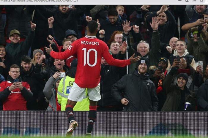 Selebrasi penyerang Manchester United, Marcus Rashford, saat mencetak gol ke gawang Burnley pada Piala Liga Inggris 2022-2023.