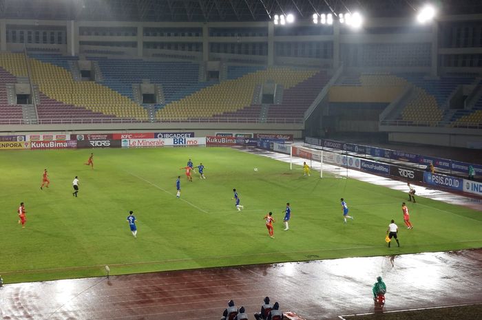 Suasana pertandingan antara PSIS Semarang melawan Bali United pada laga pekan ke-17 Liga 1 2022/2023 di Stadion Manahan, Solo, Kamis (22/12/2022)