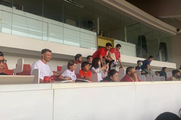 Mantan pemain Persija Jakarta, Marco Motta, turut menyaksikan laga Grup A Piala AFF 2022 antara timnas Indonesia vs Kamboja di Stadion Utama Gelora Bung Karno (SUGBK), Senayan Jakarta Pusat, Jumat (23/12/2022).