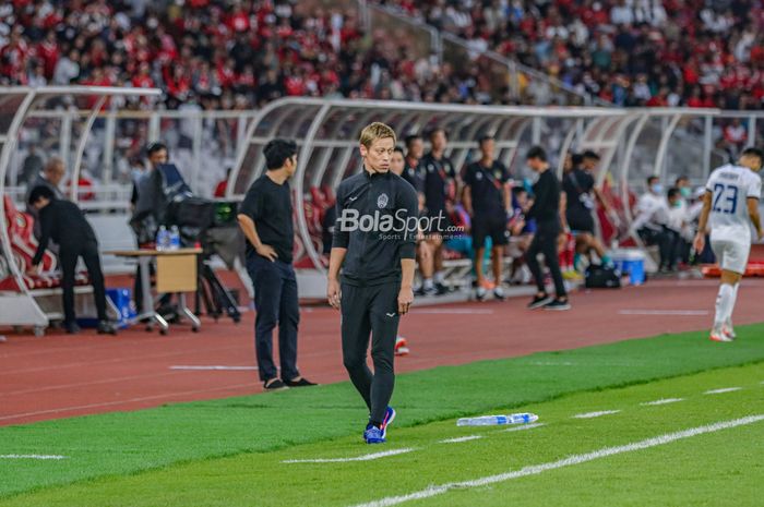 Manajer timnas U-22 Kamboja, Keisuke Honda yang berhasil mengubah wajah persepak bolaan negara tersebut dan siap meledak di SEA Games 2023