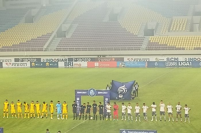 Suasana pertandingan antara Persikabo 1973 vs Persib Bandung di Stadion Manahan, Surakarta, Sabtu (24/12/2022).