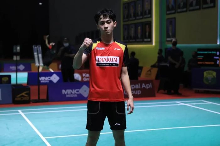 Pemain tunggal putra klub PB Djarum, Jason Christ Alexander usai partai final Seleknas PBSI 2022