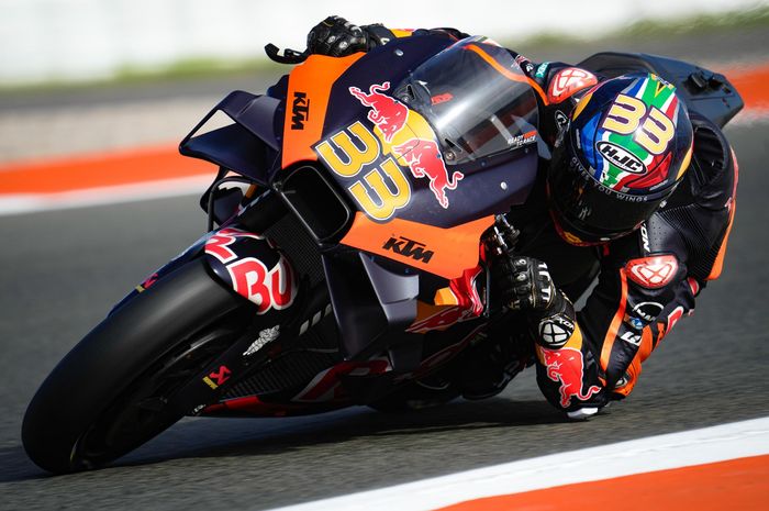 Pembalap tim Red Bull KTM, Brad Binder pada sesi tes resmi MotoGP Valencia 2022