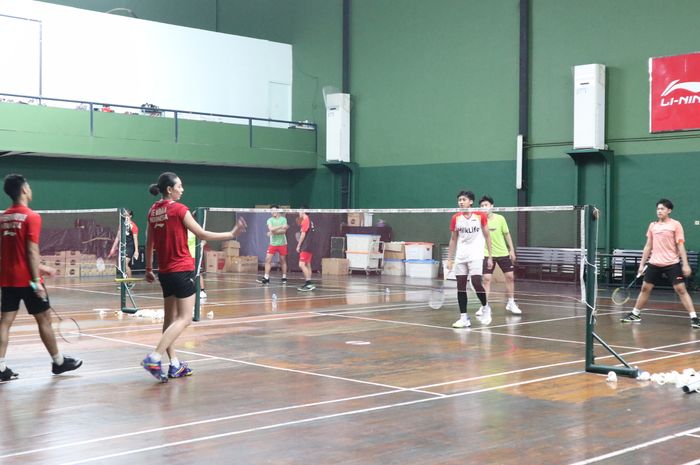 Suasana latihan Pasangan Ganda Campuran Bulutangkis Dejan Ferdinansyah dan Gloria Emanuelle Widjaja, di Gor Djarum, Rabu (28/12/22)