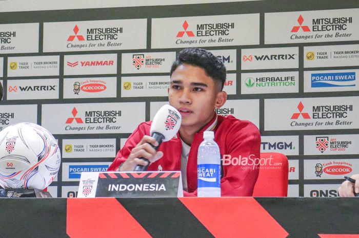 Gelandang timnas Indonesia, Marselino Ferdinan, sedang memberikan keterangan kepada awak media jelang bertanding dalam laga leg pertama semifinal Piala AFF 2022  di Stadion Gelora Bung Karno, Senayan, Jakarta, 5 Januari 2023.