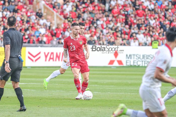 Marc Klok pada semifinal Piala AFF 2022 antara timnas Indonesia vs Vietnam di Stadion Utama Gelora Bung Karno, Senayan, Jakarta, Jumat (6/1/2023).