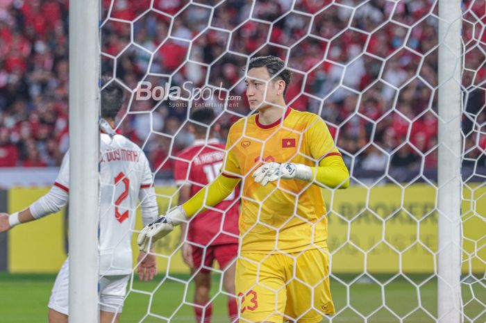 Kiper timnas Vietnam, Dang Van Lam, sedang bertanding dalam laga leg pertama semifinal Piala AFF 2022 di Stadion Gelora Bung Karno, Senayan, Jakarta, 6 Januari 2023.