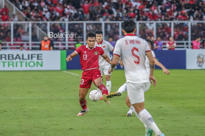 Bos Persib Bandung buka suara terkait Rachmat Irianto yang mendapat panggilan mendadak dari timnas Indonesia.